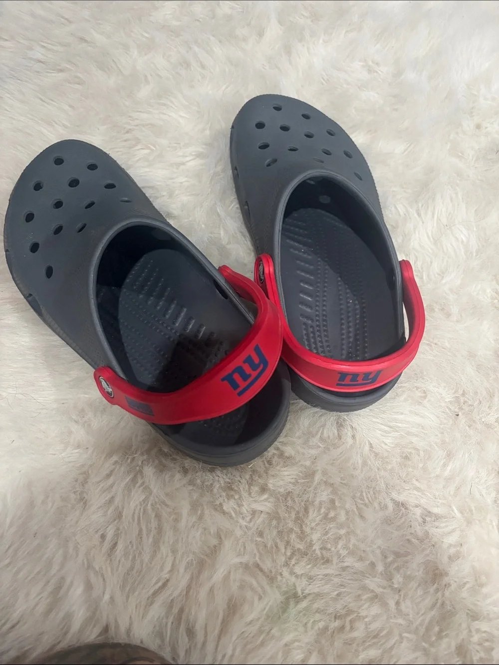 Men’s NY Giants TeamGray Crocs with Red Strap